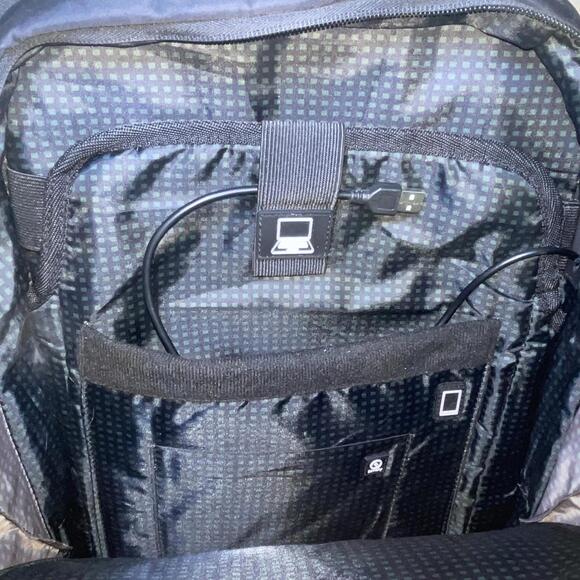 Duchamp London Getaway Expandable Backpack USB Black Travel Book Bag 19x14 *FLAW - Picture 7 of 11